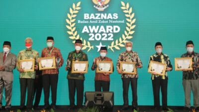 Gubernur Jambi Al Haris Terima Penghargaan Sebagai Gubernur Pendukung Gerakan Zakat Indonesia 2022