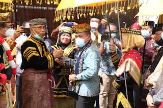 gelar adat gubernur jambi