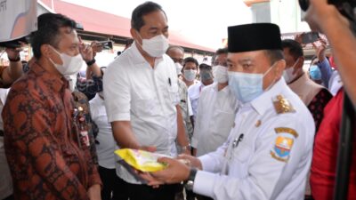 Al Haris Dampingi Menteri Perdagangan Tinjau Pasar Angso Duo