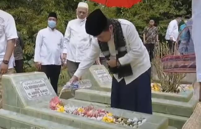 al haris ziarah makam gubernur jambi terdahulu