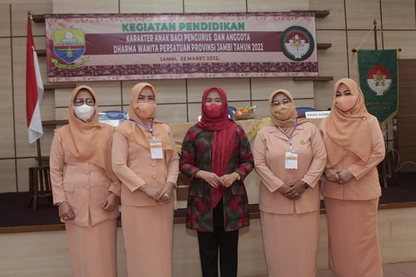 hesti-pendidikan karakter bagi anak