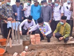 Wabup BBS Hadiri Peletakkan Batu Pertama Pembangunan Masjid Baitussalam