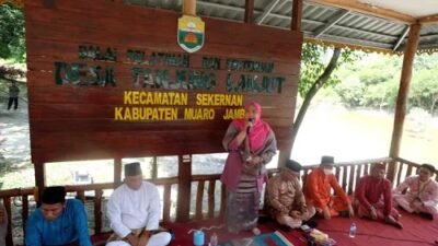 Bupati Muaro Jambi Menghadiri HUT Desa Tanjung Lanjut