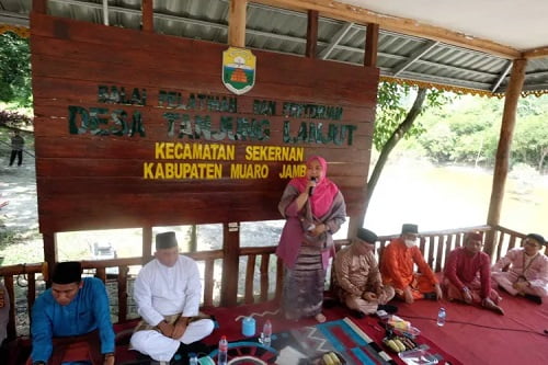 Bupati Muaro Jambi Menghadiri HUT Desa Tanjung Lanjut