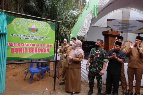 Bupati Muaro Jambi Meresmikan Desa Persiapan Bukit Beringin