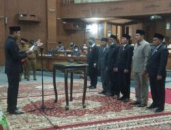 Ketua DPRD Muaro Jambi Lantik Ketua dan Pengurus BK