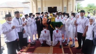 Masnah Busro Pimpin Upacara Peringatan Hari Amal Bhakti Kementerian Agama RI ke 76 diKantor Kemenag Muaro Jambi