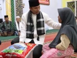 Safari Ramadhan ke Batanghari, Edi Purwanto Bagikan Paket Sembako