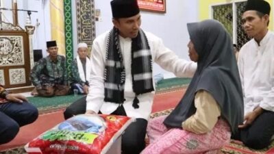 Safari Ramadhan ke Batanghari, Edi Purwanto Bagikan Paket Sembako