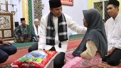 Edi Purwanto Bagikan Paket Sembako