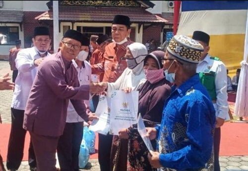 Ketua Komisi II DPRD Provinsi Jambi Serahkan Zakat Mal ke BAZNAS