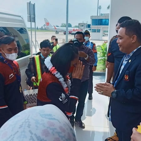 kedatangan atlet jambi disambut ketum koni