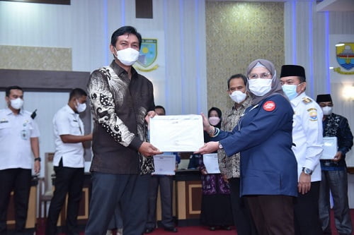 Pemkab Batanghari Terima Penghargaan Sebagai Peraih Nilai MCP KPK