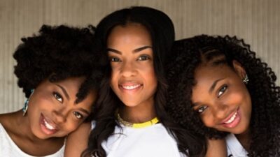 Tips Tersenyum Saat Berfoto Agar Terlihat Cantik