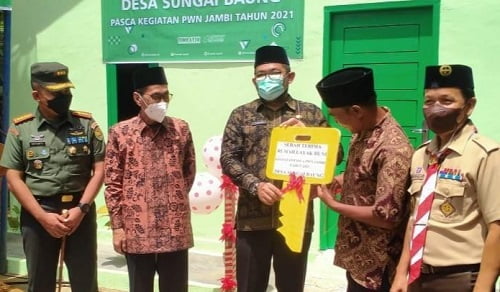 Wabup Batanghari Serahkan Rumah Layak Huni PWN 2021