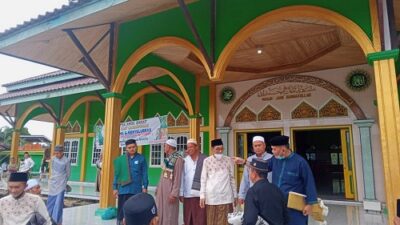 Wabup Batanghari Sholat Idul Fitri di Kampung Halaman