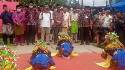 Kunjungan Tim Ekspedisi DAS, Wabup Jelaskan Kilas Sejarah Sungai Batanghari di Muara Tembesi.   