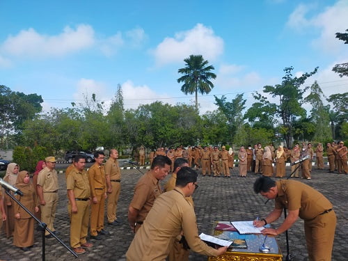 Fadhil Lantik Pejabat Eselon II dan III di Halaman Kantor