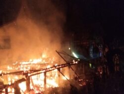 Salah Satu Rumah Warga Desa Teluk Habis di lahap Sijago Merah