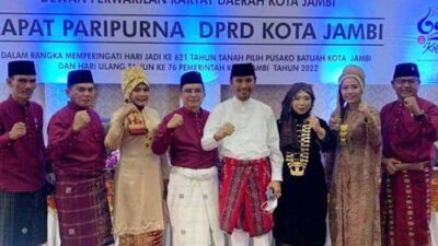 Ketua-DPRD-Provinsi-Jambi-Edi-Purwanto-Hadiri-Paripurna-HUT-Kota-Jambi