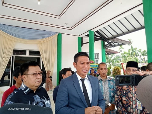 Bupati Fadhil Hadir dan Beri Ucapan Selamat Kepada Wisudawan STIE-GK