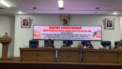 Fraksi-Fraksi DPRD Batanghari Sampaikan Pandangannya Saat Paripurna   