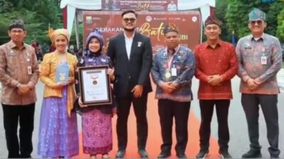 Raih Rekor MURI, Hesnidar Haris Ajak Masyarakat Cintai Batik Jambi