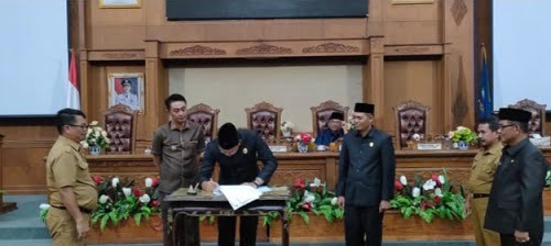 DPRD Muarojambi Sahkan APBD Perubahan 2022