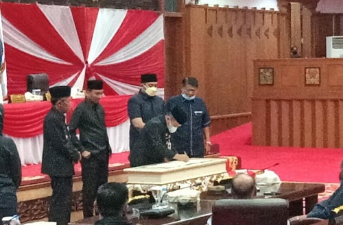 DPRD Provinsi Jambi bersama Pemprov Tandatangani KUA PPAS APBD Tahun 2023