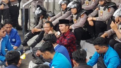 Ketua DPRD Provinsi Jambi Temui Ratusan Pendemo dari Mahasiswa UIN STS Jambi