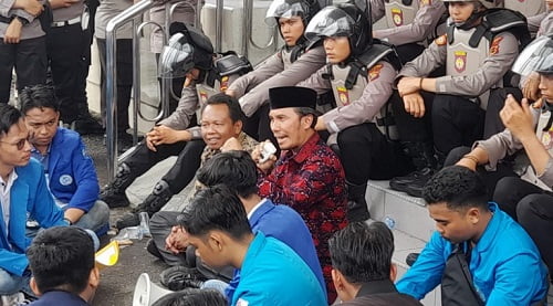 Ketua DPRD Provinsi Jambi Temui Ratusan Pendemo dari Mahasiswa UIN STS Jambi