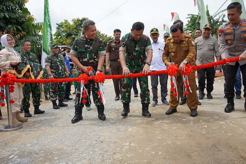 Penutupan Karya Bhakti TNI, Al Haris Ajak Masyarakat Rawat Jalan Ini