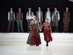 Tampil di indonesian fashion week, Zulva Kenakan Khas Batik BatangHari