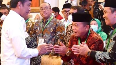 Gubernur Al Haris Terima Penghargaan BAZNAS Award 2023 dari Presiden Jokowi