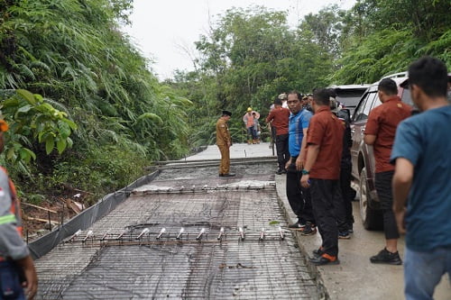 Gubernur Al Haris Tinjau Jalan Batang Asai Sarolangun