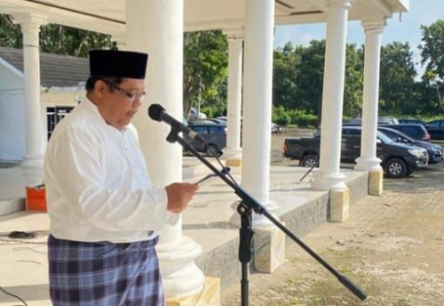 Wakil Ketua DPRD Muarojambi Bacakan Keputusan Pleno pada Upacara HUT ke 66 Provinsi Jambi