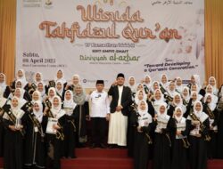 Muliakan Penghafal Al-Qur’an, Al Haris Hadiahkan Umroh Gratis Pada Orang Tua Hafidz