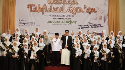 Muliakan Penghafal Al-Qur’an, Al Haris Hadiahkan Umroh Gratis Pada Orang Tua Hafidz