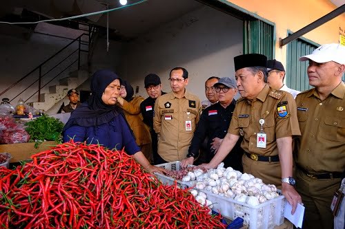 Wagub Sani Sidak Pasar, Pastikan Harga dan Stok Aman Jelang Hari Raya Idul Fitri