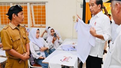 Saat Tinjau SMKN 4 Kota Jambi, Presiden Jokowi Pesan Baju Buatan Siswa