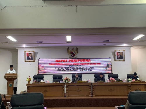 Hadir di Rapat Paripurna DPRD, Wabup Sampaikan LKPD TA 2022
