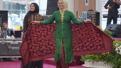 Zulva Fadhil Tampil Menggunakan Batik Batang Hari di Acara Fashion Show Wastra Jambi