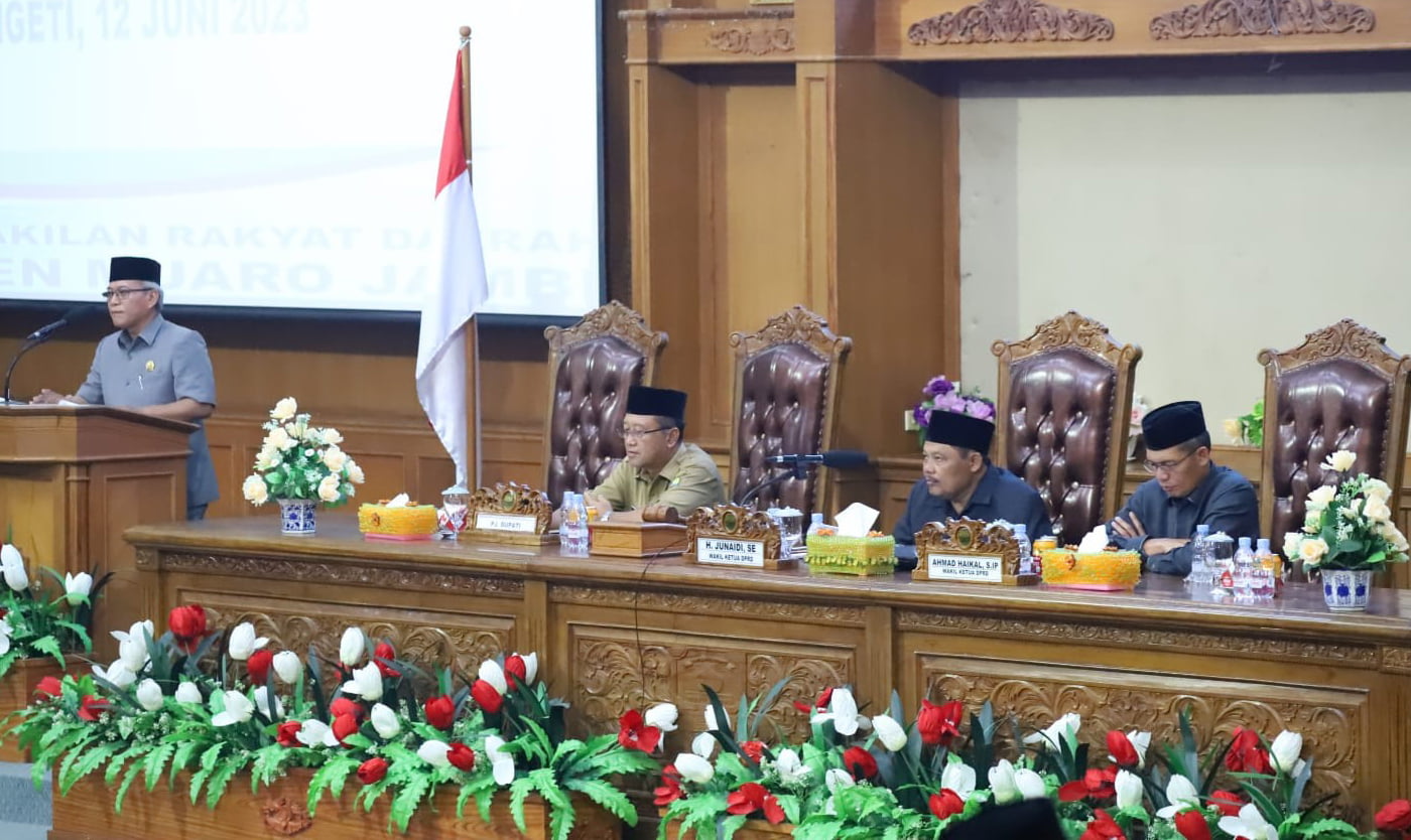 Rapat_Paripurna_Yang_Berlokasih_Diruang_Sidang_Utama_DPRD_Kabupaten_Muaro_Jambi