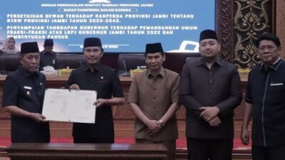 DPRD Provinsi Jambi Setuju dan Sahkan Ranperda RTRW