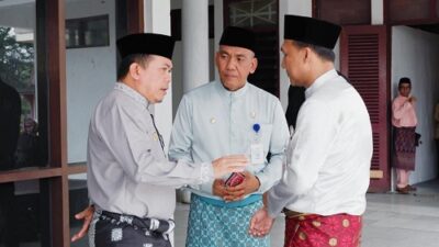 Gubernur Jambi Kunjungi Pameran Koleksi Etnograri Bersama Kadisperindagprov Kemas M Fuad