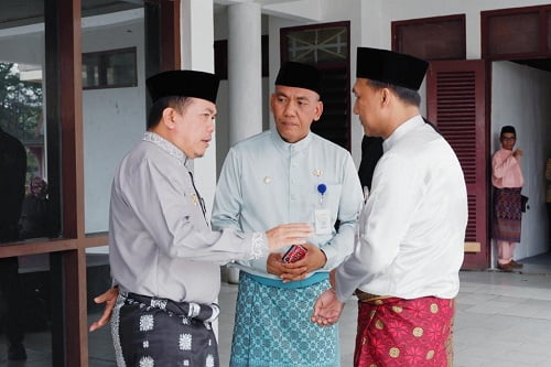 Gubernur Jambi Kunjungi Pameran Koleksi Etnograri Bersama Kadisperindagprov Kemas M Fuad