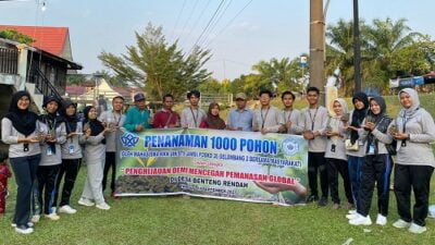 Upaya Penghijauan Dalam Rangka Mengatasi Global Warming : Mahasiswa KKN UIN STS Jambi Tanam 1000 Bibit Pohon