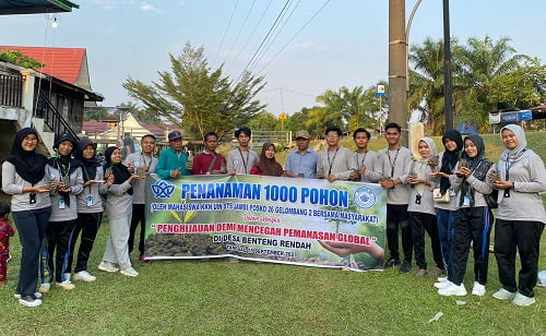 Mahasiswa KKN UIN STS Jambi Tanam 1000 Bibit Pohon