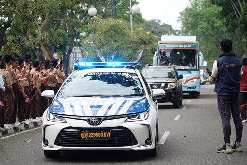 Rombongan Roadshow Bus KPK Tiba di Lapangan Depan Kantor Gubernur Jambi