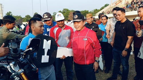 Gubernur Al Haris Serahkan Motor Dinas Untuk Seluruh Kades se-Sarolangun